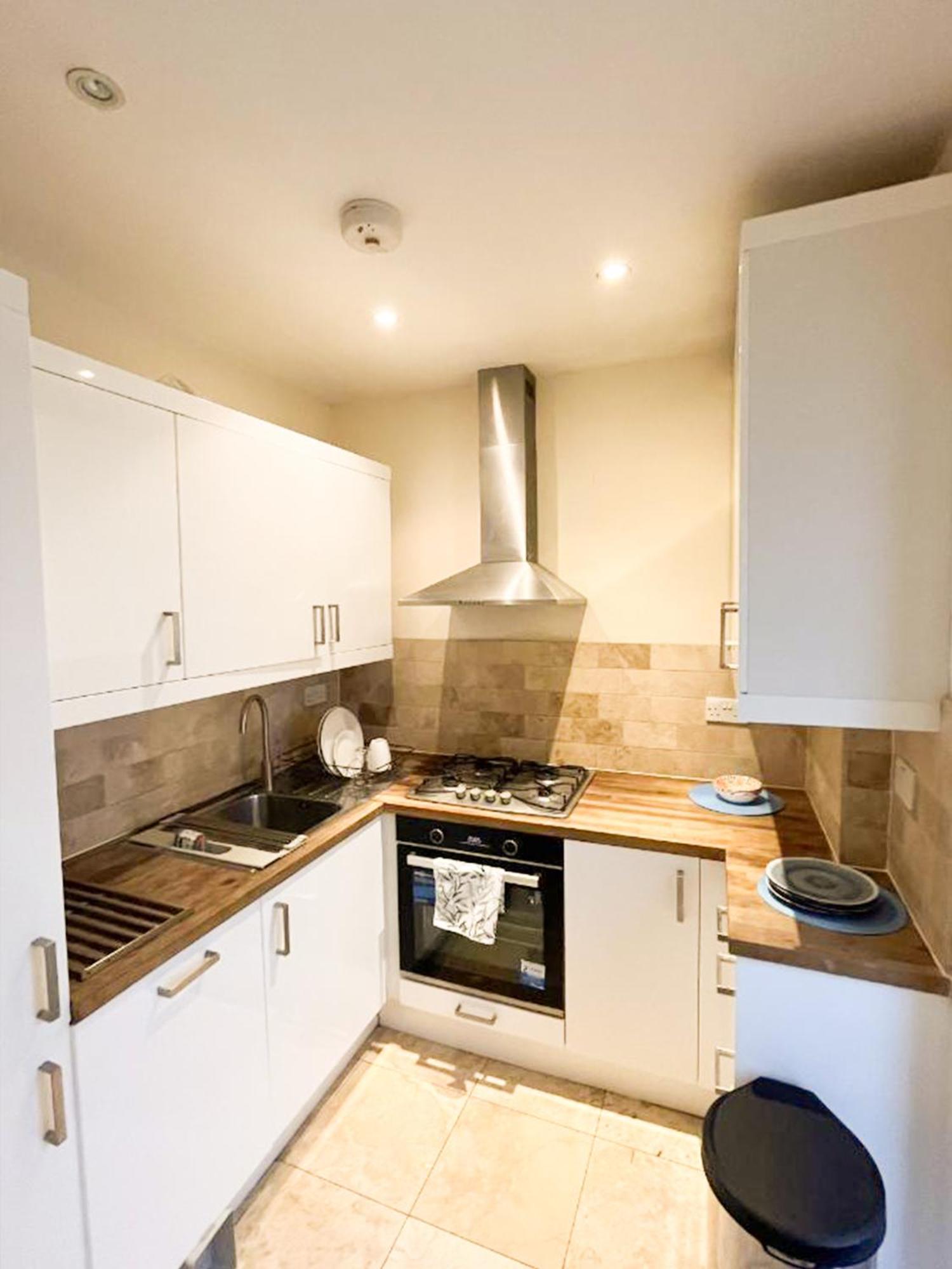 Apartment Moments From Hyde Park Londra Esterno foto
