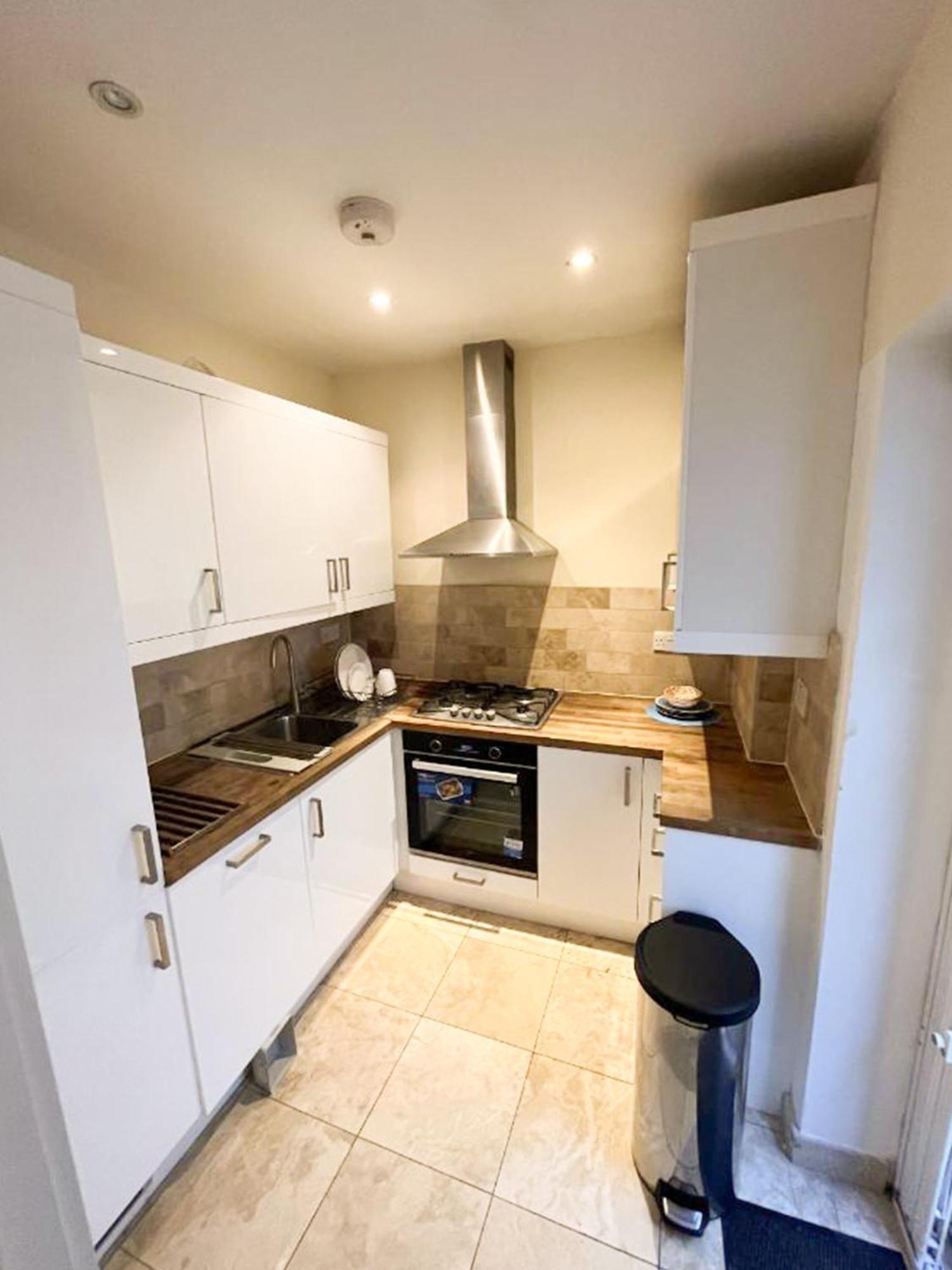 Apartment Moments From Hyde Park Londra Esterno foto