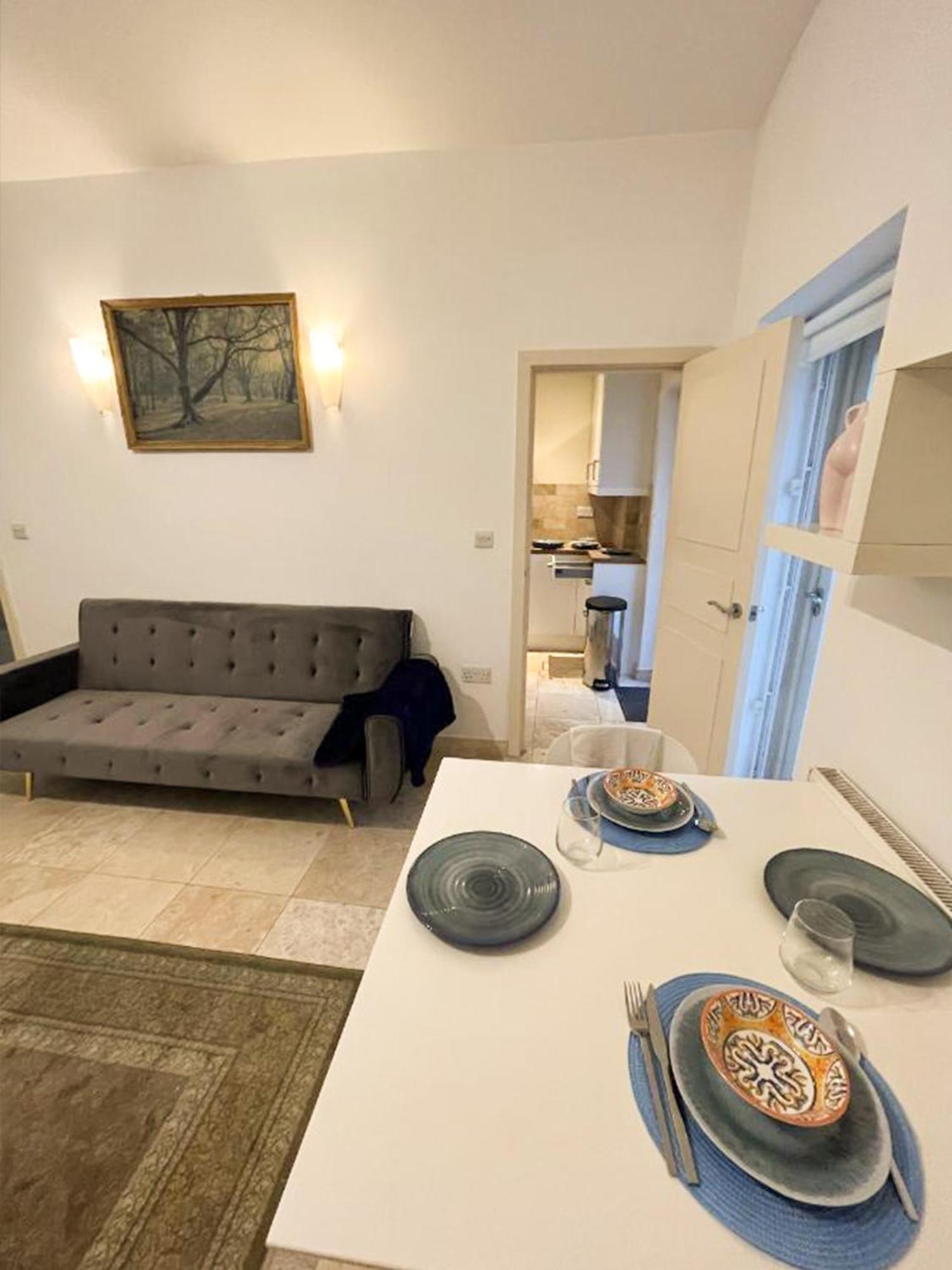 Apartment Moments From Hyde Park Londra Esterno foto