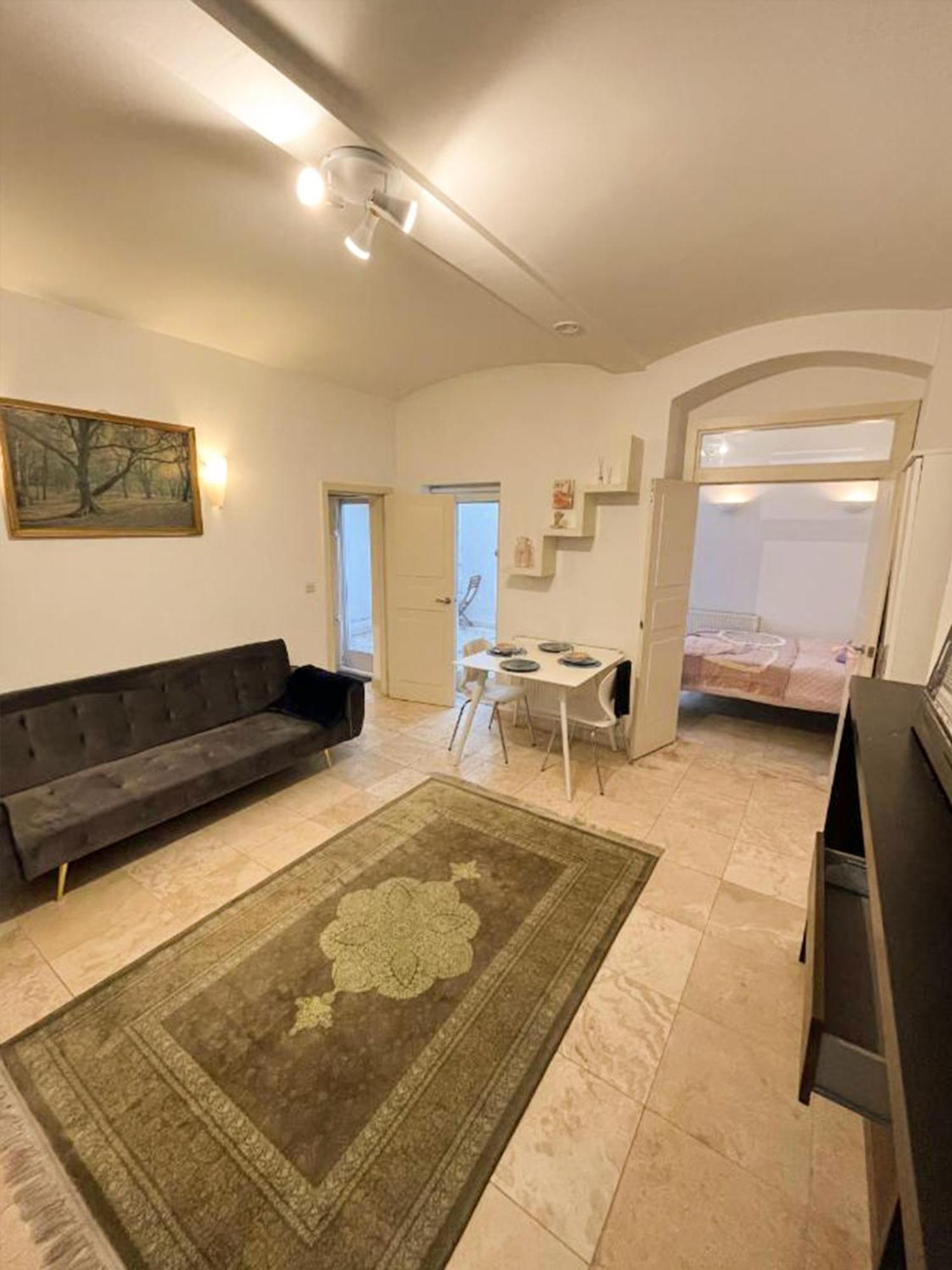 Apartment Moments From Hyde Park Londra Esterno foto
