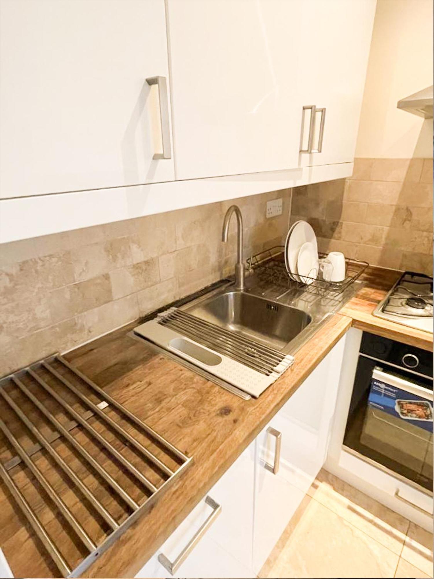 Apartment Moments From Hyde Park Londra Esterno foto