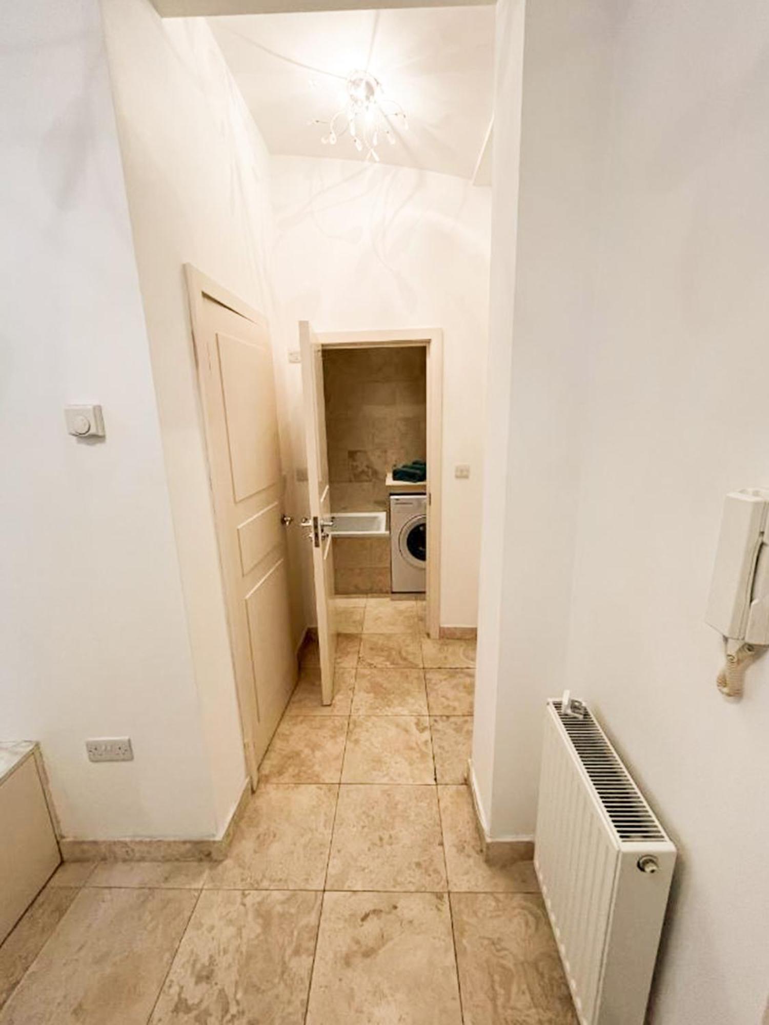 Apartment Moments From Hyde Park Londra Esterno foto