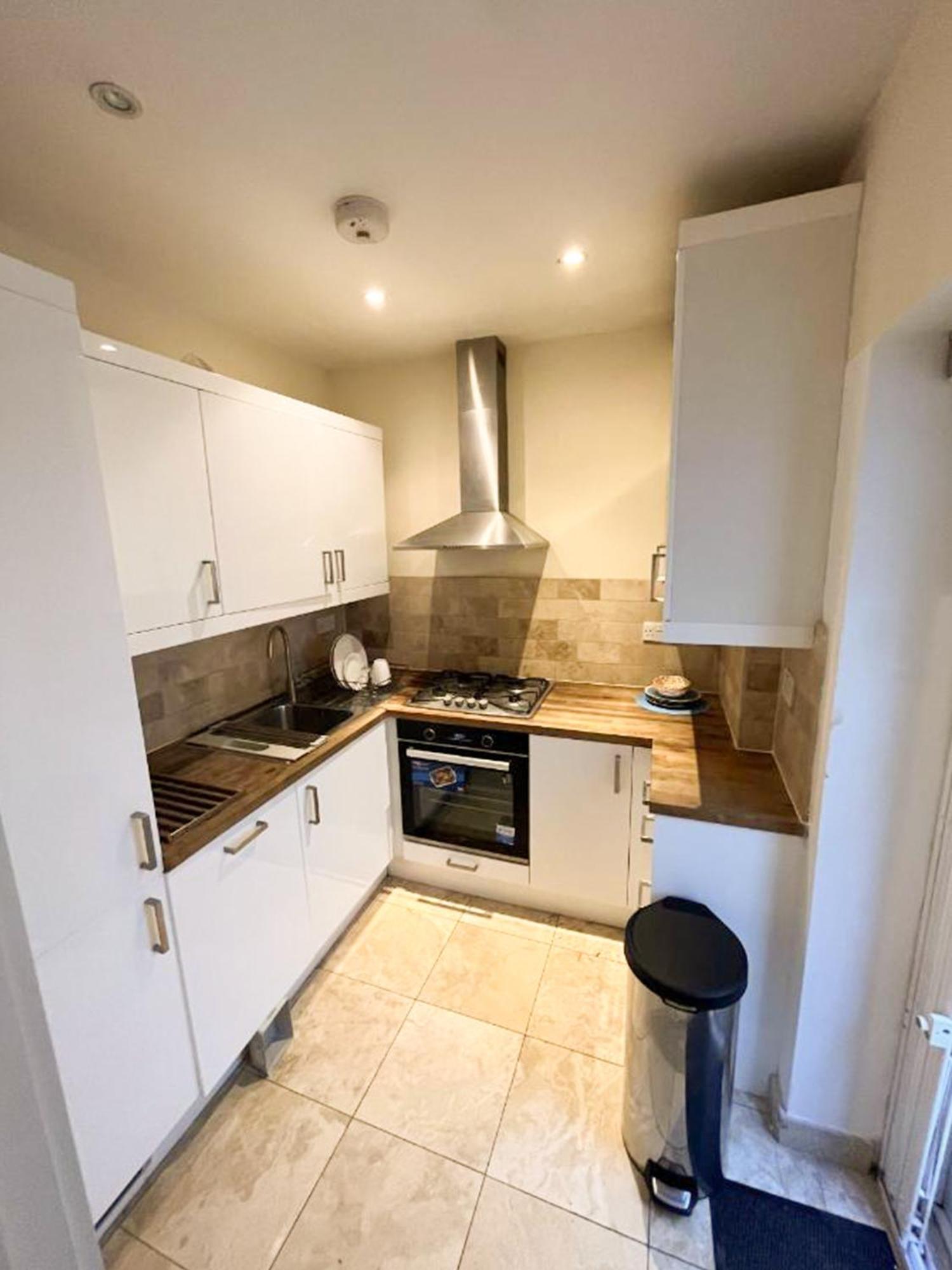 Apartment Moments From Hyde Park Londra Esterno foto