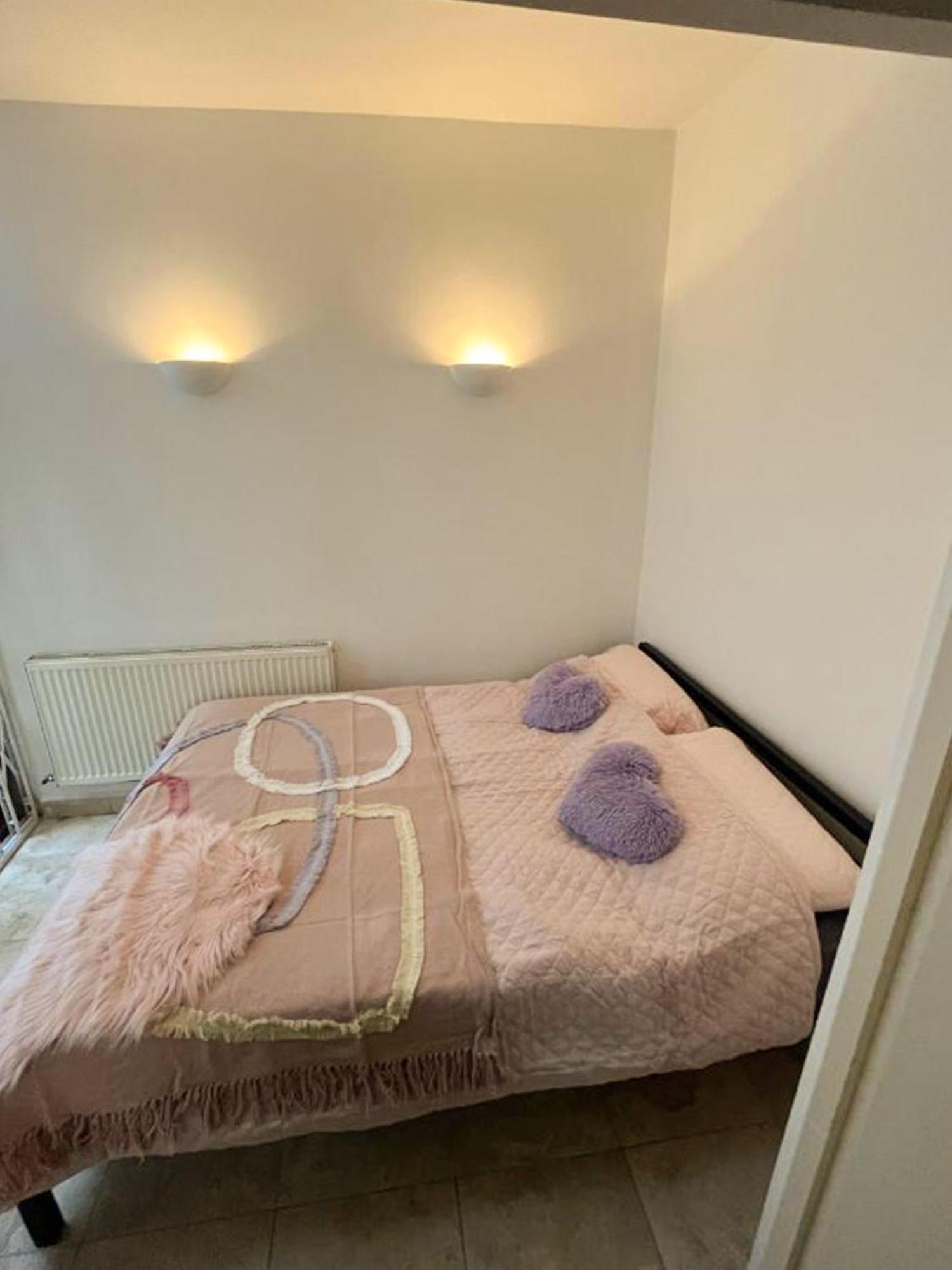 Apartment Moments From Hyde Park Londra Esterno foto