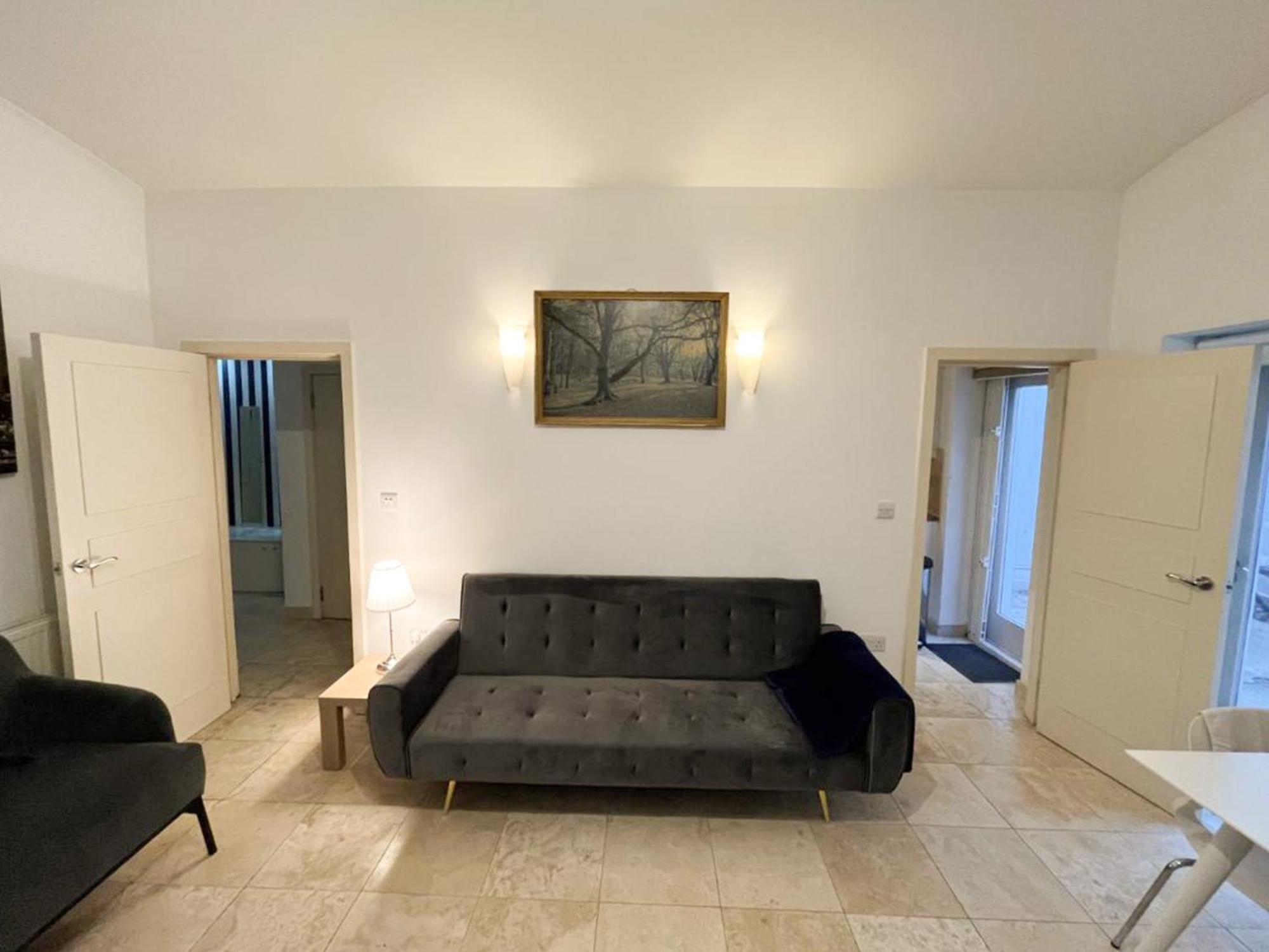 Apartment Moments From Hyde Park Londra Esterno foto